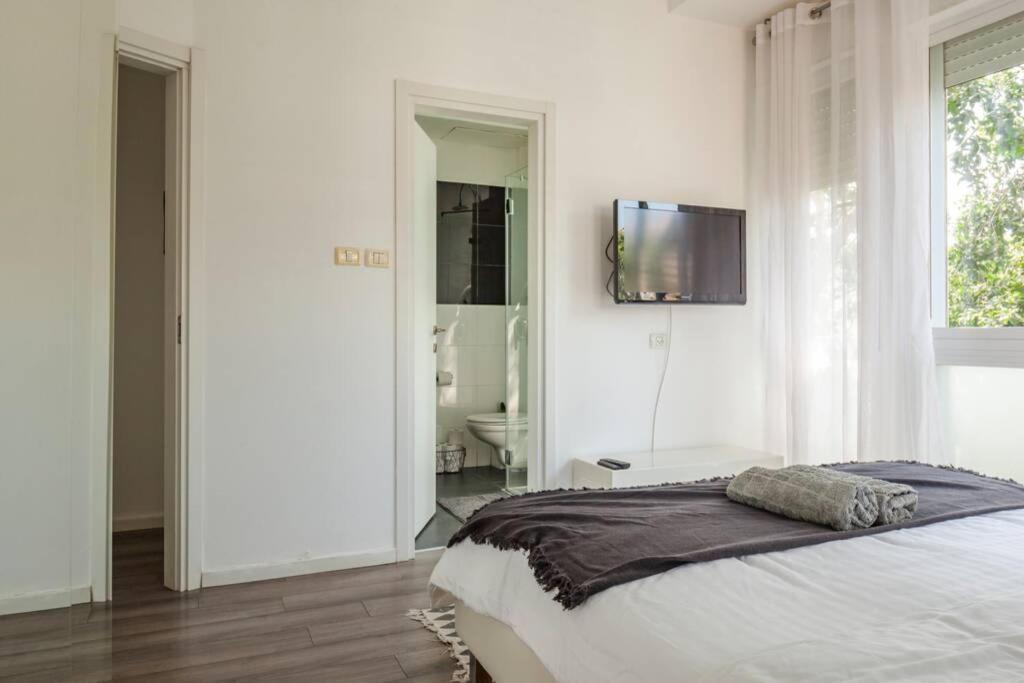 Big Apartment Next To Gordon Beach Plus Free Parking Tel Aviv Dış mekan fotoğraf