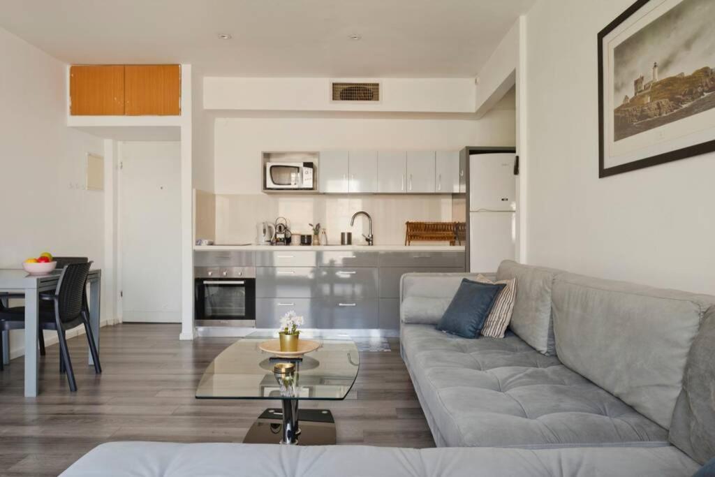 Big Apartment Next To Gordon Beach Plus Free Parking Tel Aviv Dış mekan fotoğraf